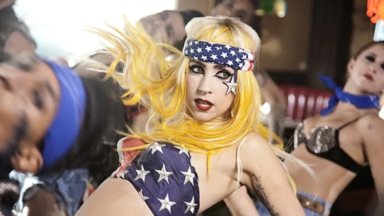 ליידי גאגא בקליפ של "Telephone"