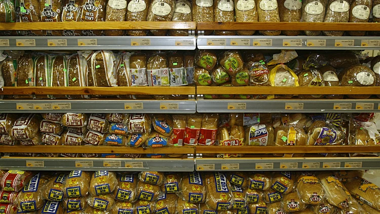 ברחוב הישראלי מתכוננים לאפשרות שמחיר הלחם יזנק: "הצרכן לא פראייר"