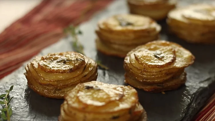 מערומי תפוחי אדמה אפויים