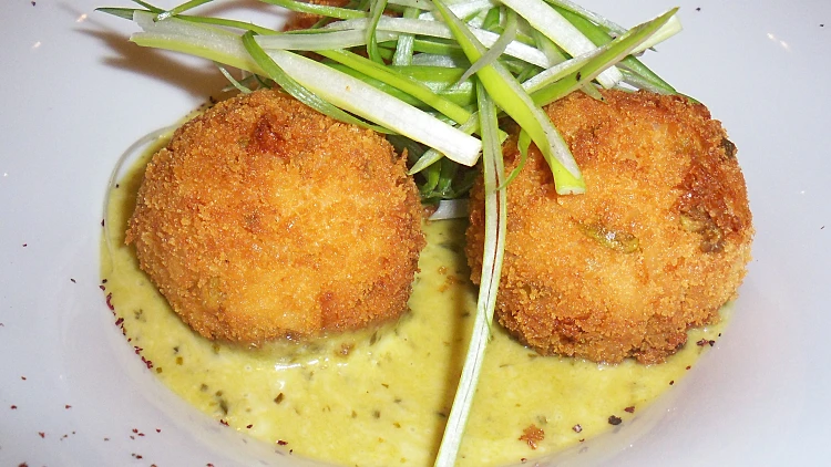 כדורי אורז במילוי גבינות וזיתים