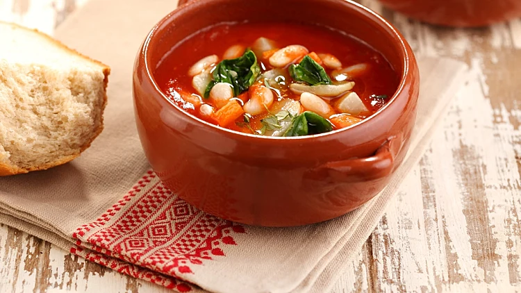 נזיד שעועית וירקות שורש