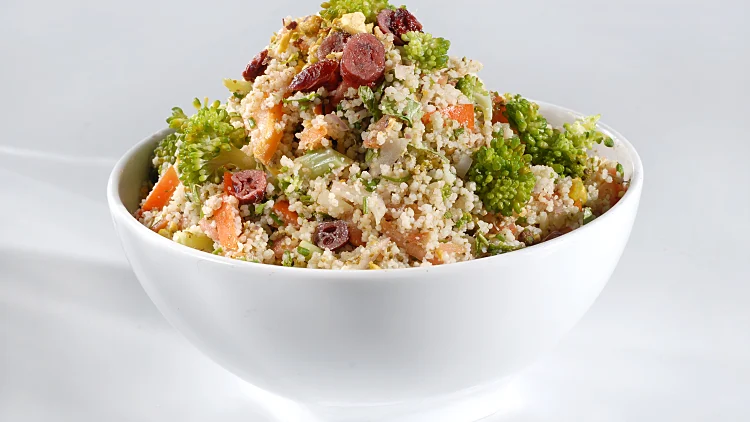 סלט קוסקוס מלא עם ברוקולי