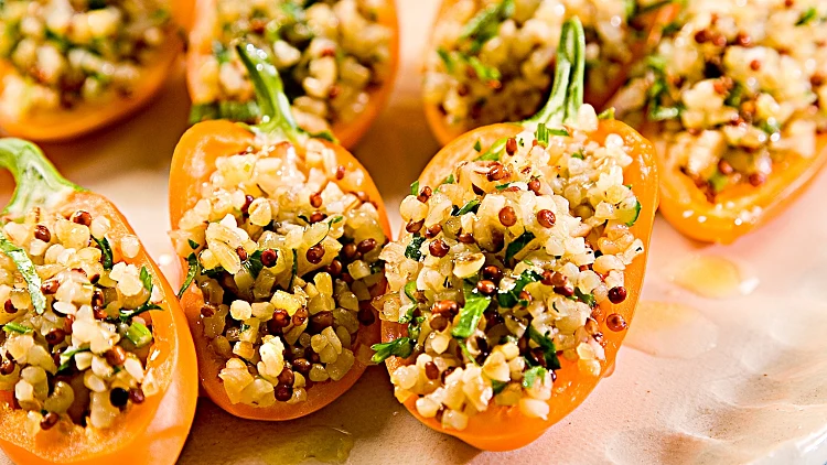 פלפלונים במילוי בורגול וקינואה