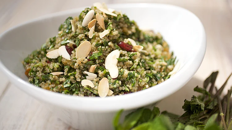 קינואה עם עשבי תיבול וחמוציות - מתוך הספר המטבח הקל של פסקל