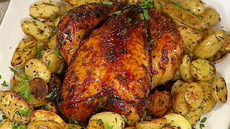 עוף בתנור עם תפוחי אדמה