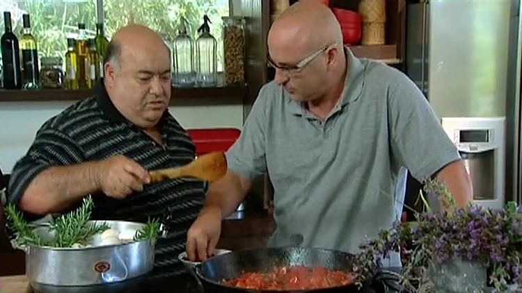 ארז קומרובסקי מבשל עם ד"ר שקשוקה