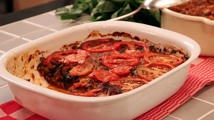 מאפה חצילים, בשר ועגבניות