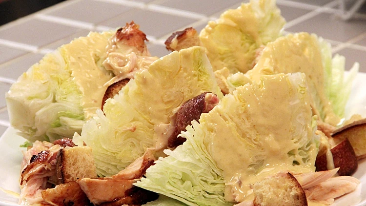 סלט קיסר עם עוף בשתי דקות