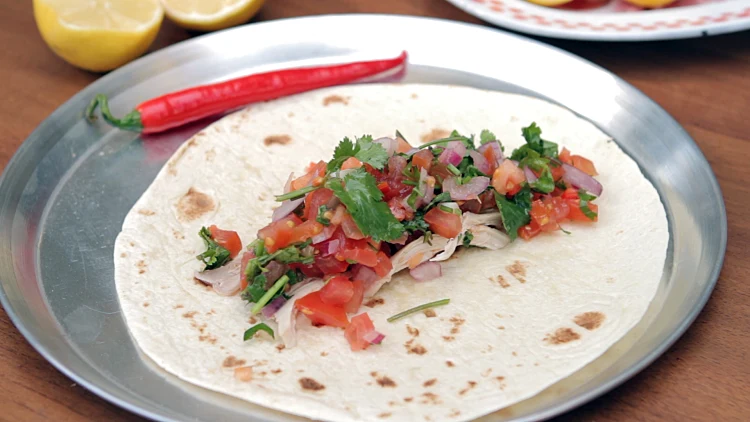 פהיטס עם סלסה עגבניות ועוף של איילת הירשמן