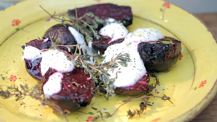 סלק צלוי עם יוגורט