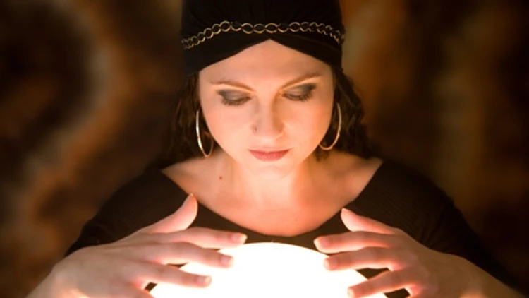 מגדת עתידות