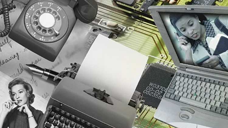 מכונת כתיבה, לפטטופ, וטלפון מחוגה