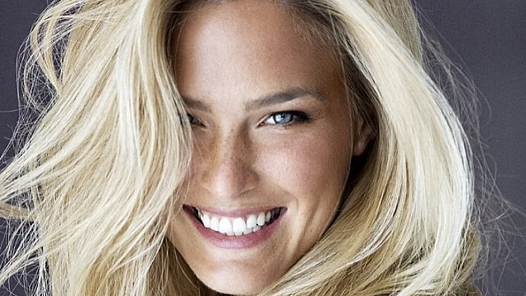 למה החרדים מתפללים מול התמונה של בר רפאלי?