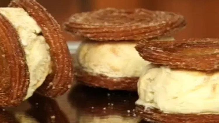 כריך צ'ורוס גלידה