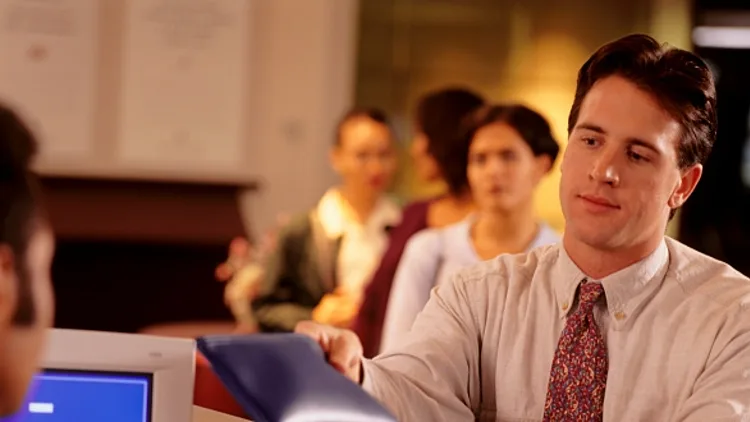 סניף בנק-לקוח בבנק