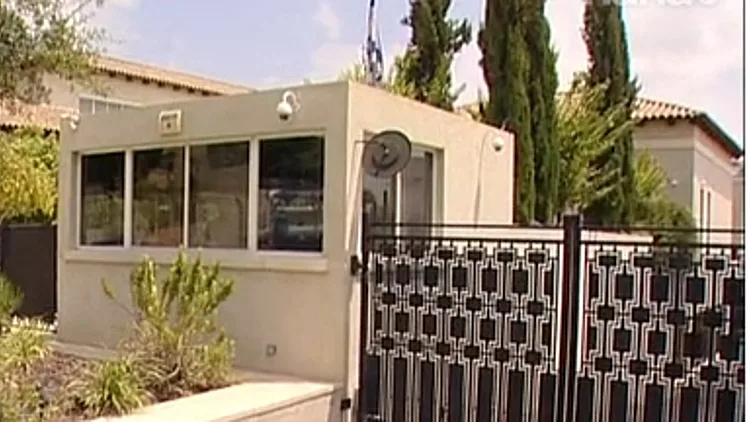 הוילה המפוארת של מוטי זיסר, מוצעת למכירה פומסית על ידי בנק לאומי, מוערכת ב-50 מיליון שקלים