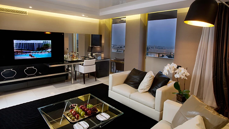 סוויטה לאונרדו פלאזה