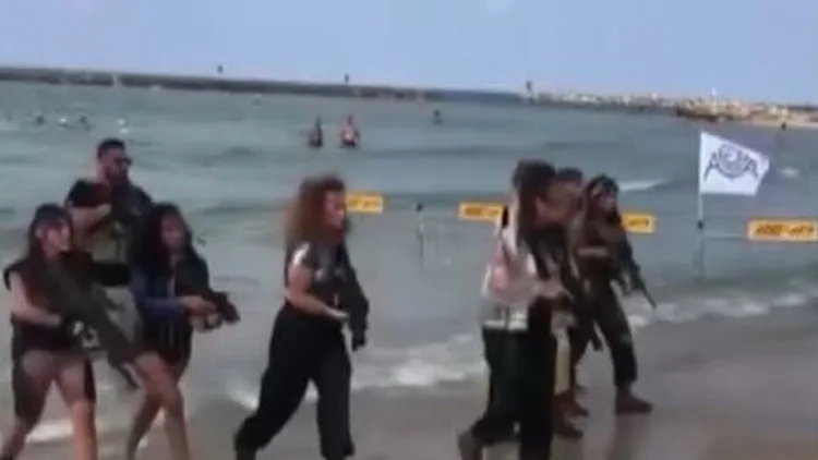 חול, גלים ו-M-16: חוף בוגרשוב נסגר לטובת צילומי פרסומת לנשק