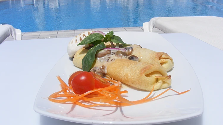 בלינצ'ס במילוי גבינות וסלמון