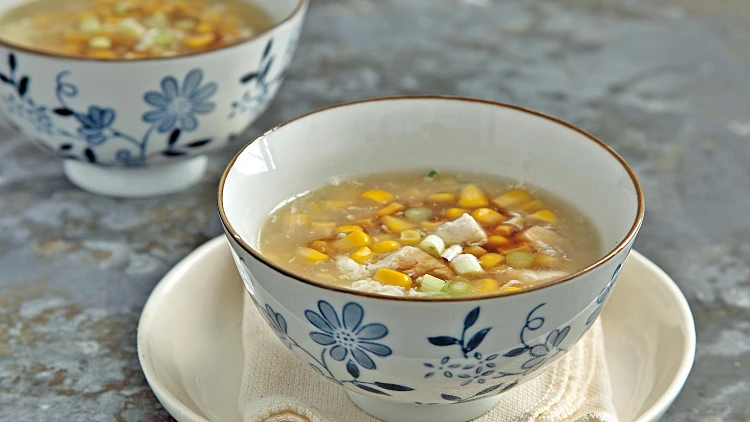 מרק תירס סיני עם נתחי עוף