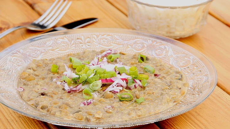 רומנייה • תבשיל חצילים ועדשים טבעוני