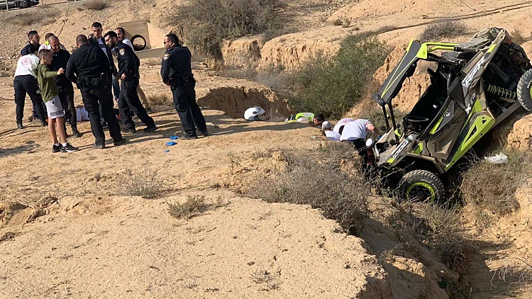 טרקטורון התהפך בנגב: בן 11 במצב אנוש, בן 18 נפצע בינוני