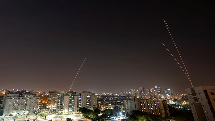 יירוט של כיפת ברזל במהלך מטח רקטות לעבר אשקלון באחד מסבבי ההסלמה בדרום