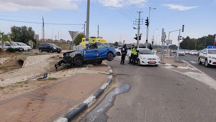 גבר כבן 50 נהרג סמוך לרמלה לאחר שהתנגש בעמוד