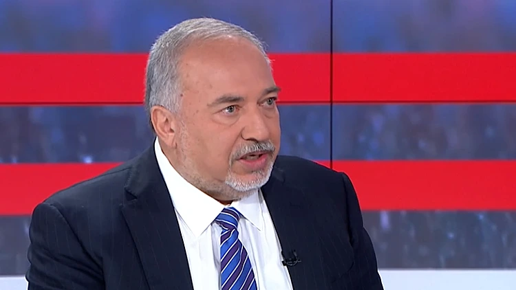 ליברמן: "אתייחס לחסינות נתניהו - רק אם יגיש בקשה"