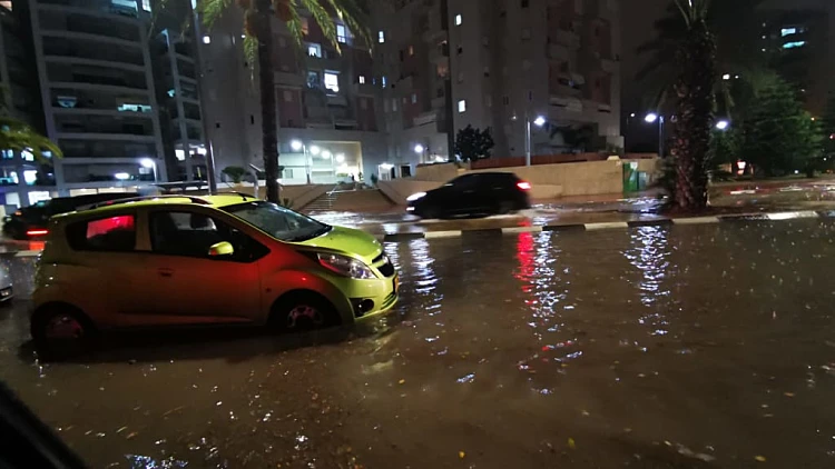 בין בחירות, אזעקות והצפות: שלוש המכות של העיר אשקלון