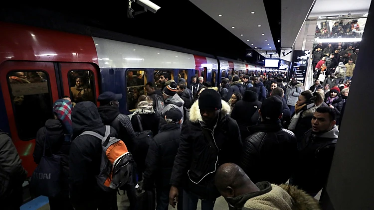 סטודנט ישראלי הותקף בפריז: "הוכה בפניו כמה פעמים - והתעלף"