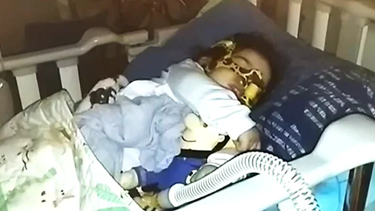 "המקור": ההורים שנלחמו כדי להשיג לבנם את התרופה היקרה בעולם