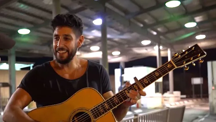 המוזיקה, הקהל, האבהות הטרייה ו"פאודה": עידן עמדי פותח את הלב