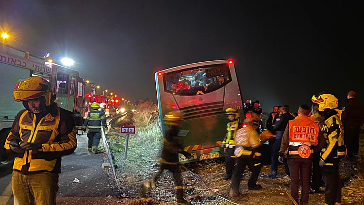 תאונת האוטובוס: המשטרה מחפשת אחר נוסעים שירדו במהלך הנסיעה