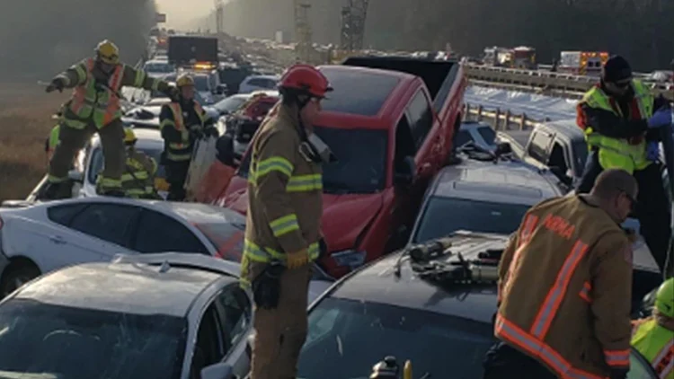 תאונת שרשרת ענקית בארה"ב: 60 רכבים נמעכו, 50 בני אדם נפצעו
