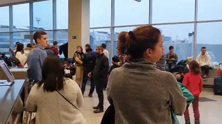 עשרה ישראלים שנחתו במוסקבה עוכבו במשך שעות - וגורשו מהמדינה