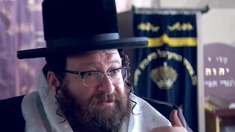 תומך בגנץ ומחכה לגיוס בנו: הכירו את האדמו"ר מברדיצ'ב