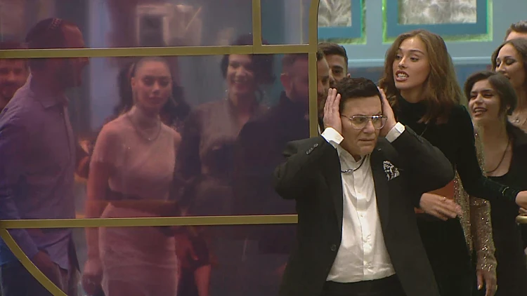 מצטופפים: איך הגיבו הדיירים כשגילו על המיטה הענקית בחדר השינה? | רשת 13