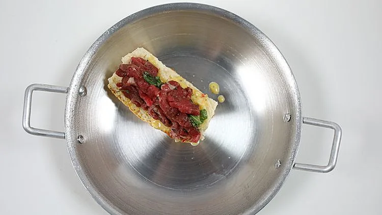 מתכון לקרפצ'יו מגולגל ולחם אירי של הילה ניסימוב (שורטי)