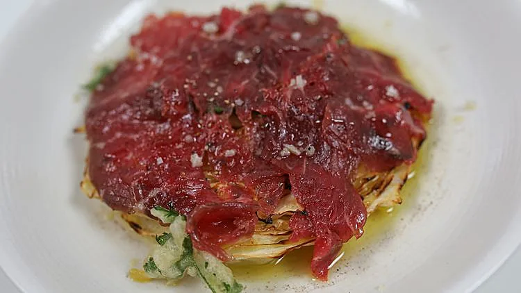 מתכון לסטייק כרוב וקרפצ'יו של דניאל גולן