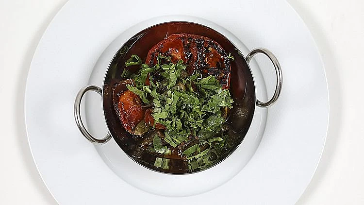 מתכון לתבשיל עגבניות ובמיה של עידן פיינבורג (פנדה)