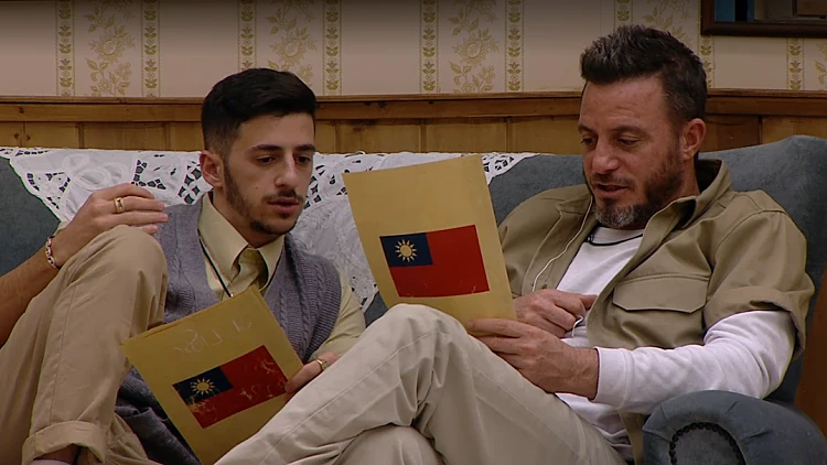 בואו לנסות לשיר את "שבט אחים ואחיות" בסינית. הדיירים כבר ניסו, ואתם? | רשת 13