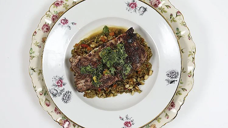 מתכון לפרגית מעושנת עם דואה על פריקי לצד סלט תפוזים ועשבים של השף אסף גרניט