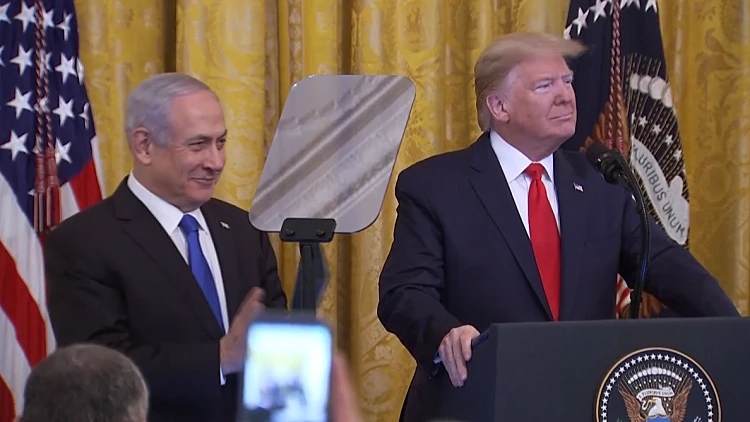 טראמפ הציג את תוכנית המאה: "פתרון מציאותי של שתי מדינות"