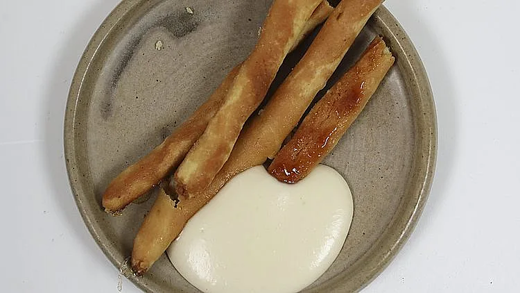 מתכון למקלות דבש ופקורינו של אבישג לוי