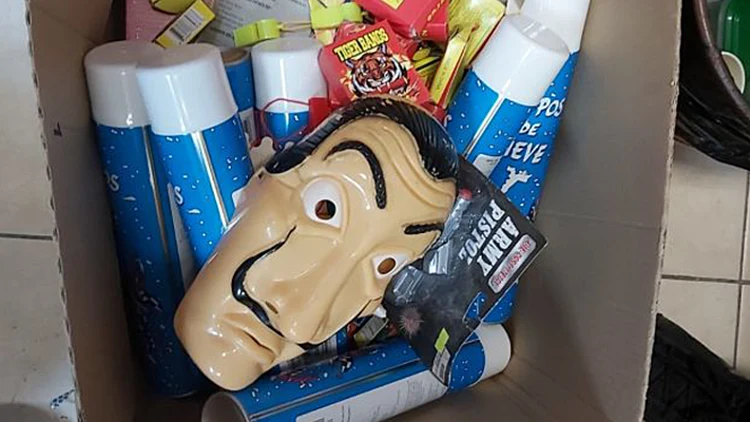תחפושת "בית הנייר" מחנות התחפושת בקרית גת