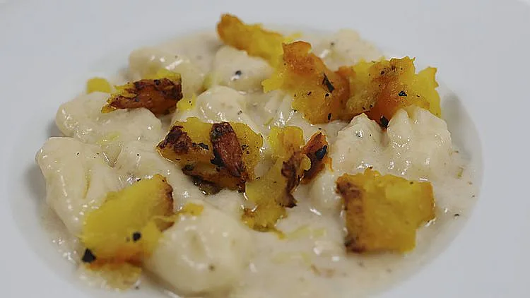 מתכון לניוקי תפוחי אדמה ברוטב שמנת וסלק צהוב של נאיפה מולא