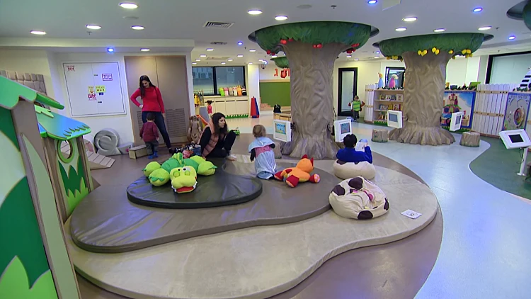 מסכים נגד ספרים: איך גורמים לילדי דור ה-Z להתעניין בקריאה?