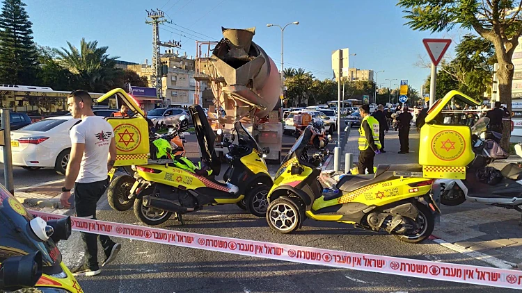 רוכב קורקינט בן 13 מת מפגיעת משאית בת"א; אופנוען נהרג בדרום