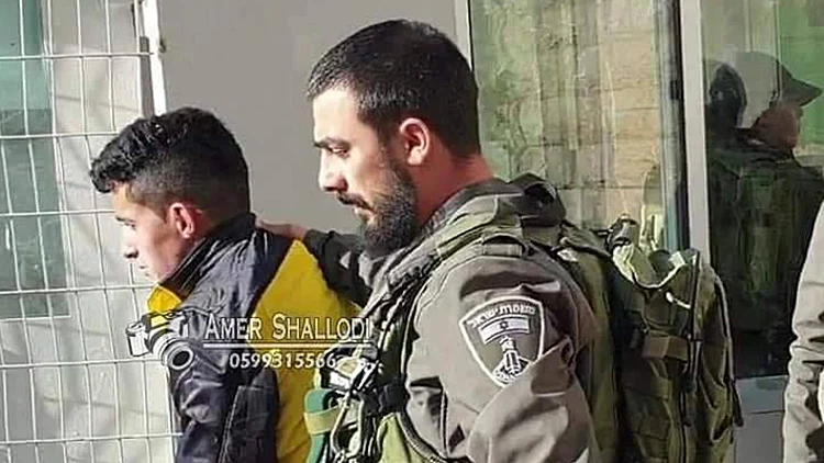 לוחמי משמר הגבול עוצרים פלסטיני לאחר שסרב לבידוק בטחוני ושעל גופו נמצאה סכין
